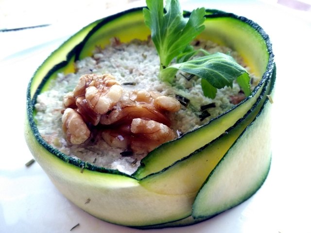Frisse ricotta met bleekselderij en walnoten