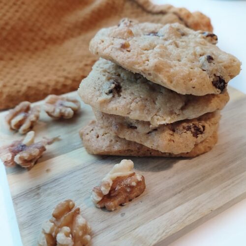 koekjes bakken met rozijnen en walnoten