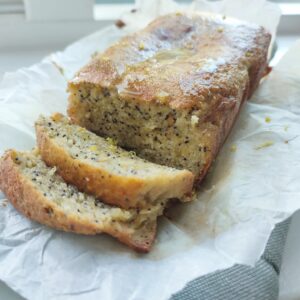 Koolhydraatarme cake met citroen en maanzaad